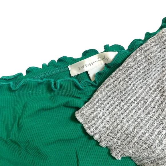 Ladies Tops, Dress,Tank, Skirt, Hat Bundle 🤍 - Picture 9 of 13